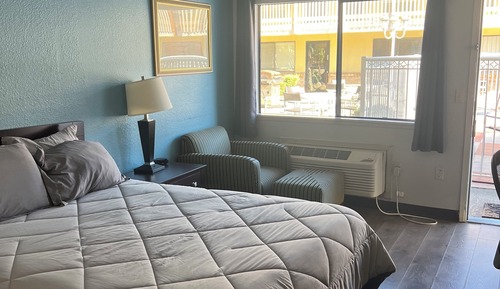 Standard Room, 1 Queen Bed, Non Smoking