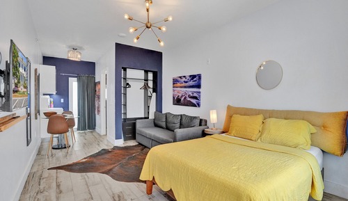 City Room, City View
