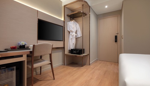 Deluxe Double External Window