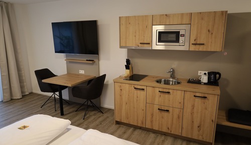 Deluxe-Doppel- oder -Zweibettzimmer, Nichtraucher, Küche und Balkon