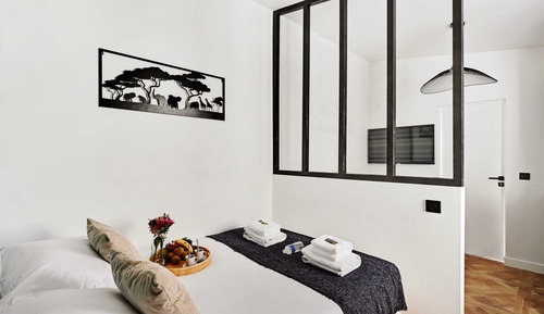Apartment (19B)