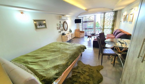 Studio, 1 Bedroom, Balcony, Garden View