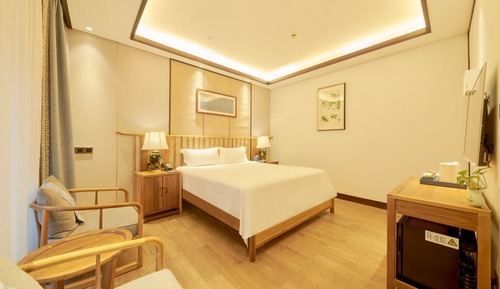 Classic Queen Room