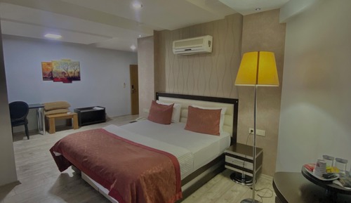 Deluxe Suite