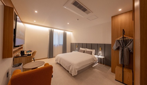 Premier Room