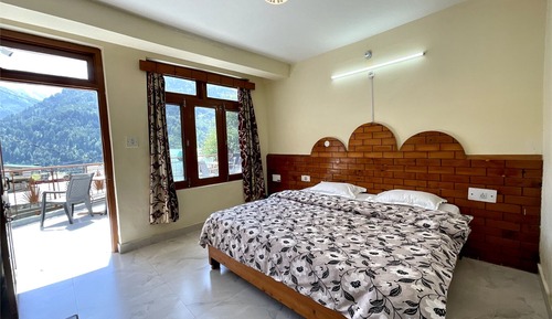 Economy Room