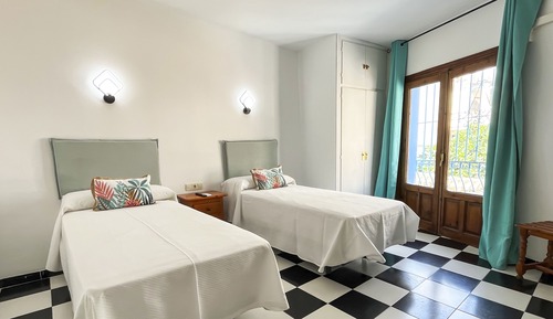 Standard Twin Room