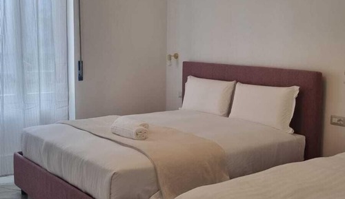 Deluxe Triple Room (A)