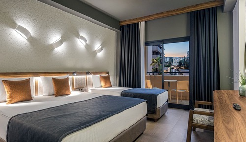 Deluxe Triple Room