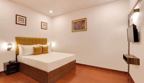 Deluxe Queen Room