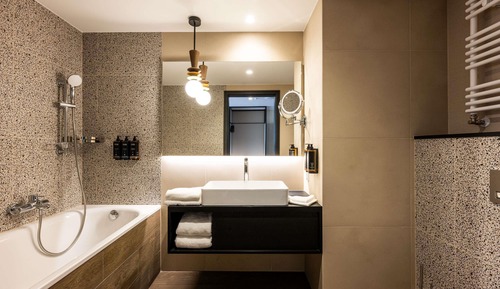 Classic Family Room, 1 Queen Bed and 1 Single Sofa Bed, Mountain View