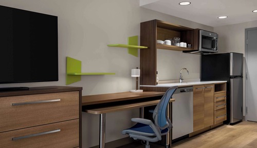 Basic Studio, 1 King Bed, Accessible, Bathtub (Mobility & Hearing)