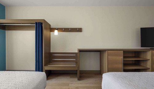 Basic Studio Suite, 2 Queen Beds
