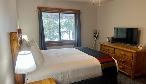 Standard Single Room, 1 King Bed, Lake View