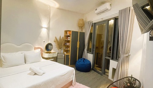 Honeymoon Studio Suite, 1 King Bed, City View (6even2)