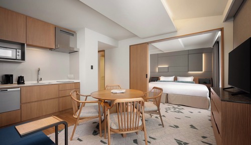Studio Suite, Corner