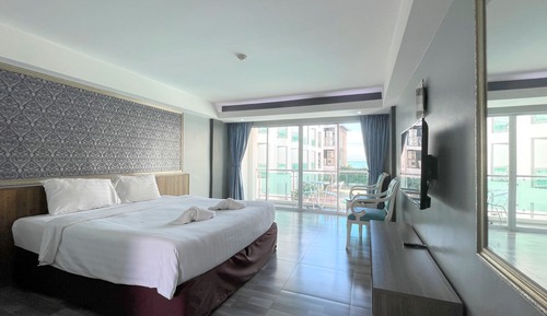 Deluxe Room, 1 King Bed, Sea View