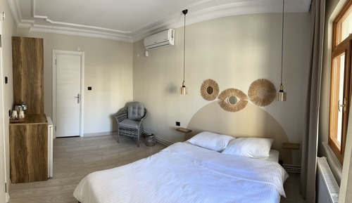 Economy Room