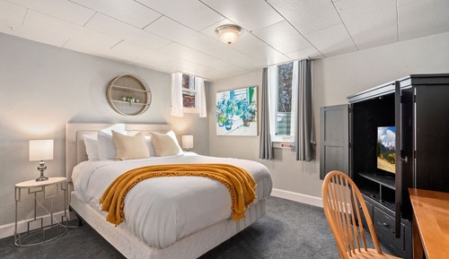 Apartment, Multiple Beds, Kitchen (516 W Mountain Ave - Lower)