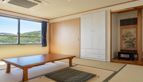 Traditional Room + Bedrock bath, Non Smoking