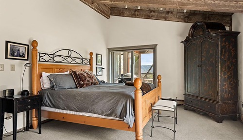 Standard Condo, 4 Bedrooms, Balcony, Mountain View (307)