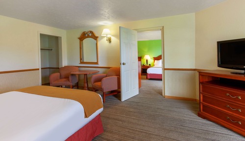 Suite, Multiple Beds, Non Smoking, Patio
