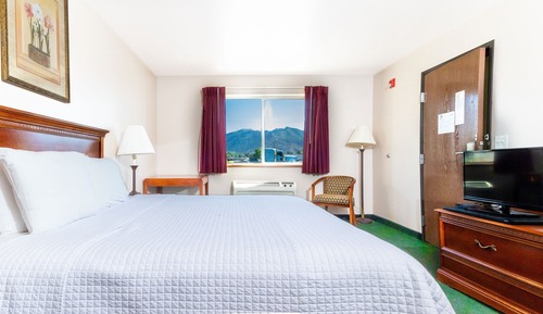 Deluxe Room, 1 King Bed, Non Smoking, Kitchenette