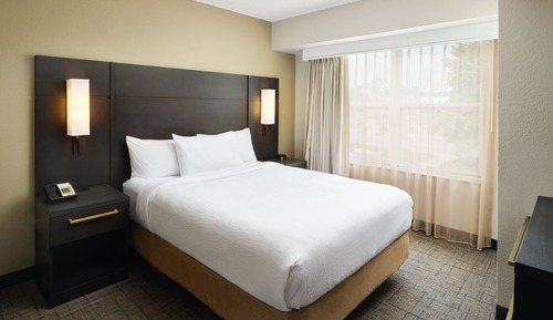 Suite, 2 Bedrooms, Non Smoking, Fireplace (Hearing Accessible)