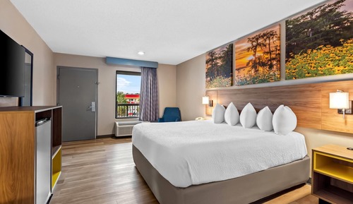 Standard Room, 1 King Bed