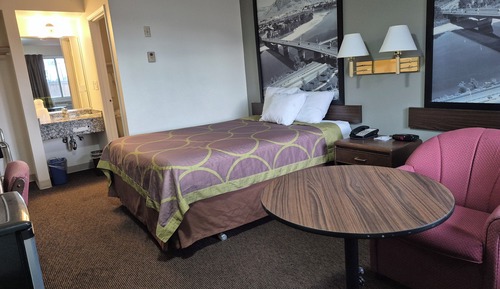 Room, 1 Queen Bed, Non Smoking (Pet-friendly)