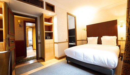 2 Connecting Rooms - 1 Double Room and 1 Twin Room