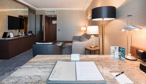 Suite, 1 Queen Bed (Two Storey)