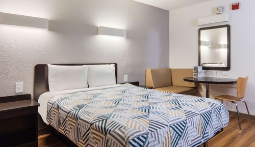 Standard Room, 1 King Bed, Accessible, Non Smoking