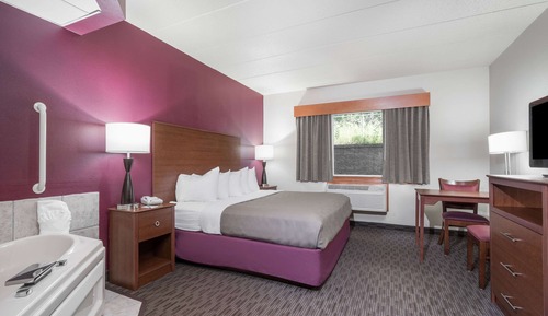 Studio Suite, 1 King Bed with Sofa bed, Non Smoking