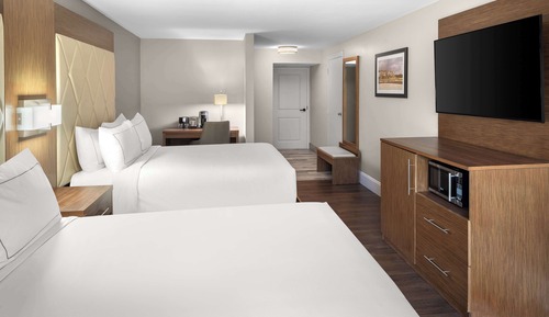 Room, 2 Queen Beds, Accessible, Bathtub