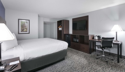 Standard Room, 1 King Bed, Balcony, River View