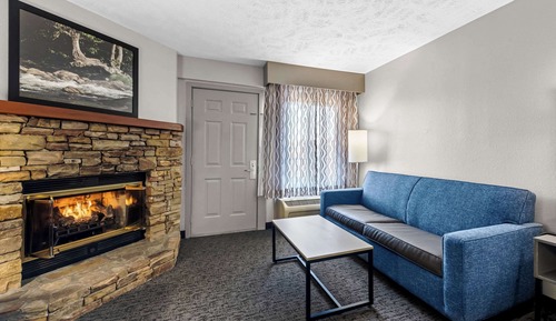 Suite, 1 King Bed with Sofa bed, Non Smoking
