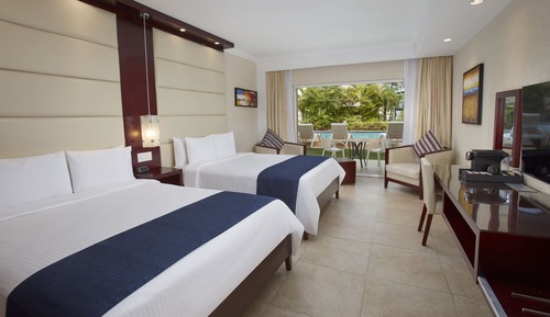 Standard Room, 2 Queen Beds, Pool View