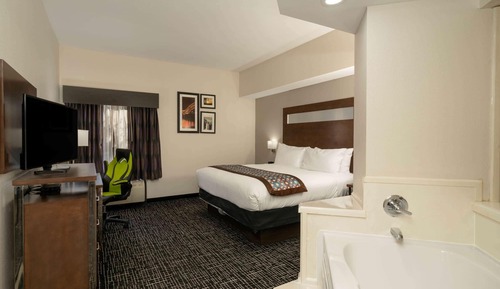 Deluxe Studio Suite, 1 King Bed, Non Smoking