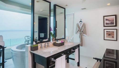 Club Suite, 1 King Bed (Panoramic Ocean)