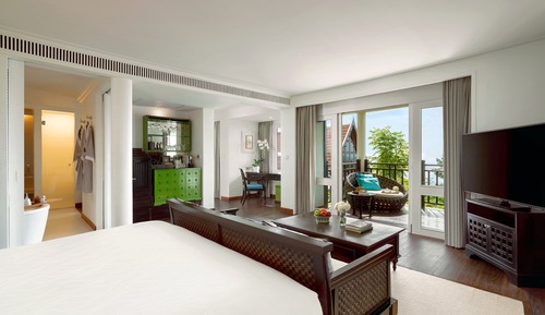 Classic Room, 1 King Bed (Cliff Garden View)