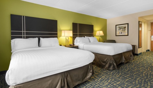 Standard Room, 2 Queen Beds, Accessible Bathtub