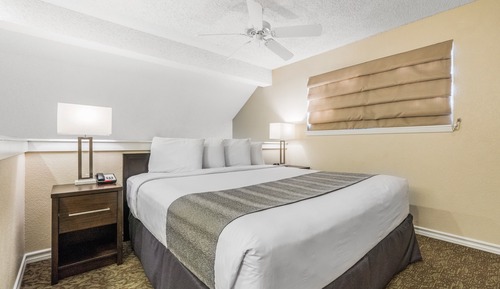 Signature Room, 2 Bedrooms (King)