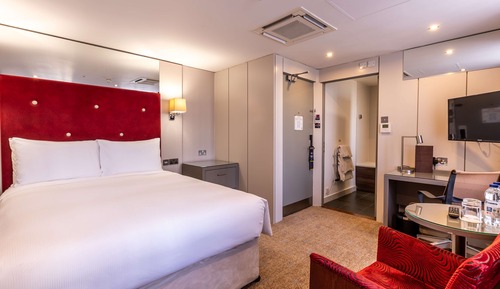 Standard Room, 1 Queen Bed