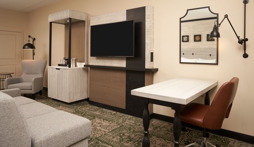 Junior Suite, 1 King Bed, Jetted Tub