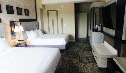 Room, 2 Queen Beds, Accessible, Bathtub