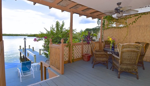 Cottage, Bay View (Caribbean Room)