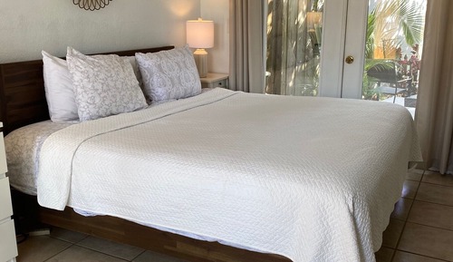 Luxury Cottage, 1 Bedroom, Hot Tub, Bay View (Rainforest Room)
