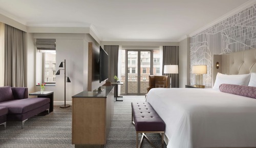 Suite, 1 King Bed, Corner (Capital)