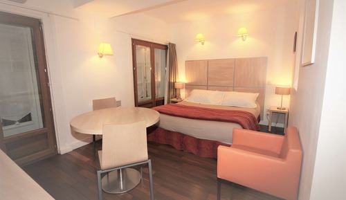 Standard Studio, 1 Queen Bed, Non Smoking, Kitchen (Shower Only)